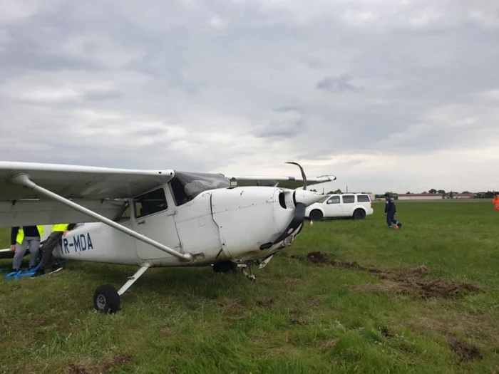 Pilotul a reuşit să iasă singur din aeronavă