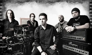 Patru din cei cinci membri ai trupei Goodbye to Gravity și au pierdut viața după tragedia din Colectiv  Solistul Andrei Găluț (centru) a supraviețuit jpeg