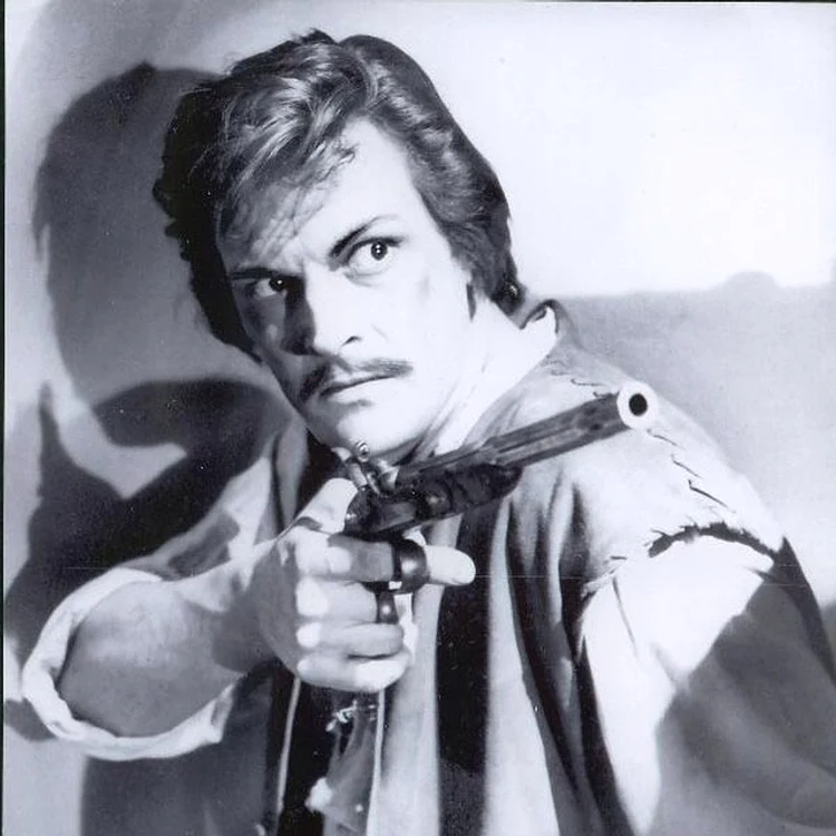 Florin Piersic s-a consacrat în rolul Mărgelatudin cele 6 filme lansate între 1980 și 1987