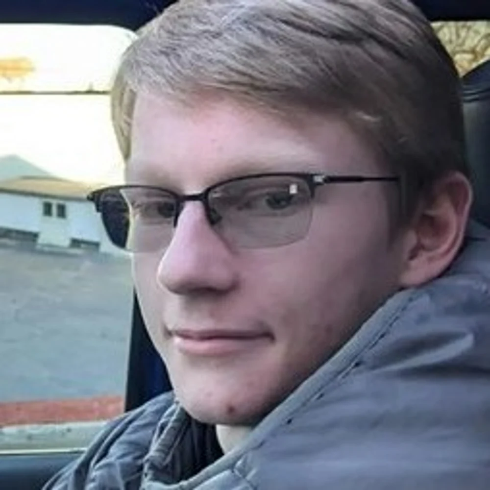 Tânărul împușcat mortal după a încercat să pătrundă în reședința lui Trump dezvoltase o obsesie pentru dosarele Epstein