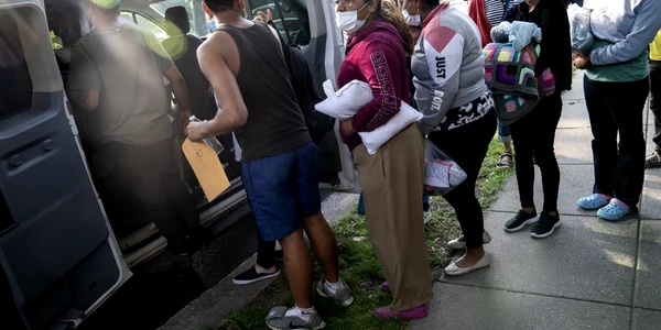 Migranți din Venezuela lăsați în fața reșediniei vicepreședintei americane Kamala Harris 15 septembrie 2022 foto AFP jpg