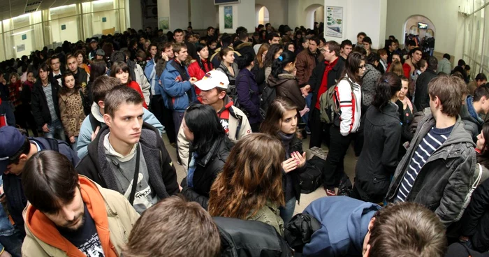 Studenţii votează în localitatea în care își fac studiile
