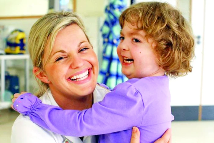 
    De la doi ani, micuţa  Amy a stat mai  mult prin spitale  