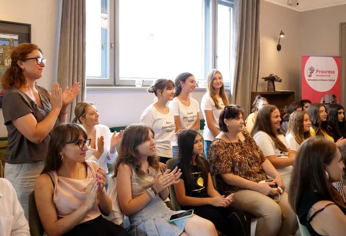 Trei dintre fete au participat la lansarea Rețelei Fetelor Neînfricate 2024 FOTO: arhiva R.D.