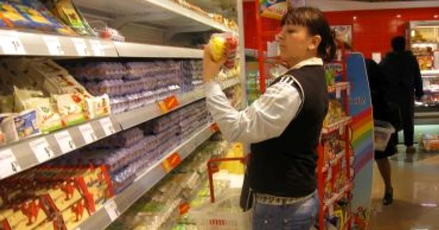Pietrencele nu mai aşteaptă Joia Mare pentru a încondeia ouăle, ci le cumpără deja vopsite direct din magazine