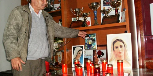 Cunoscuţii antrenorului i-au amenajat un altar chiar la intrarea în clubul sportiv 