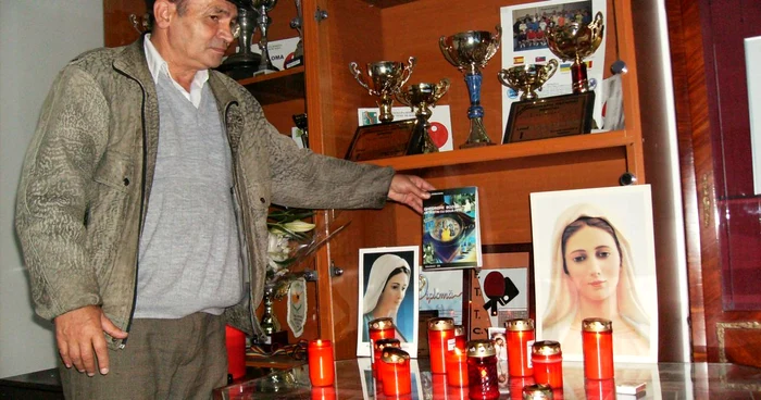 Cunoscuţii antrenorului i-au amenajat un altar chiar la intrarea în clubul sportiv 