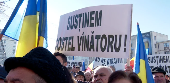 Peste 500 de oameni au fost la mitingul de susţinere a lui Costel Vânătoru FOTO Iulian Bunilă