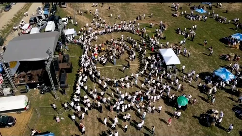 Imagini de la nunta anului de la Măciuca Vâlcea a liderului AUR George Simion văzută din dronă Foto captură video 