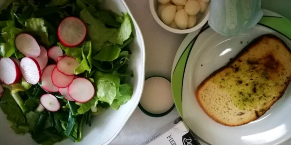 salata cu piept de rata afumat