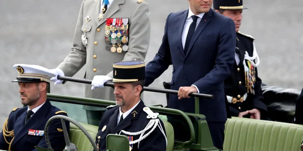 Emmanuel Macron alaturi de seful Statului Major Francez Francois Lecointre FOTO EPA-EFE