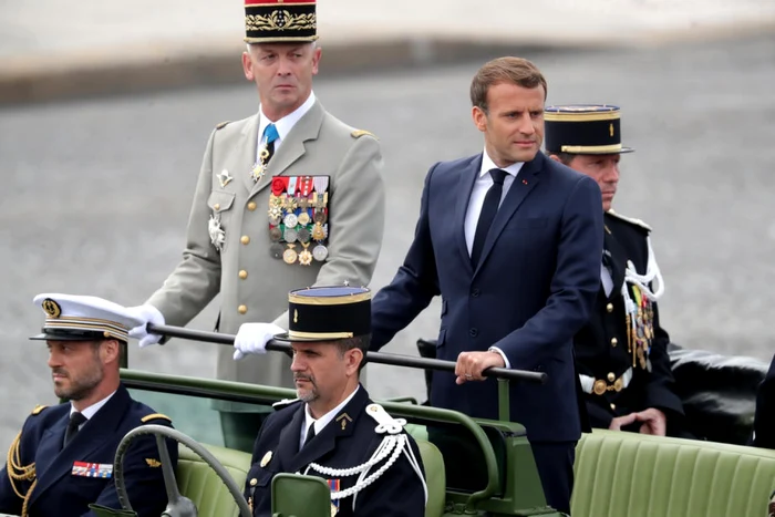 Emmanuel Macron la parada militară de Ziua Franţei alături de şeful Statului Major Francez Francois Lecointre FOTO EPA-EFE