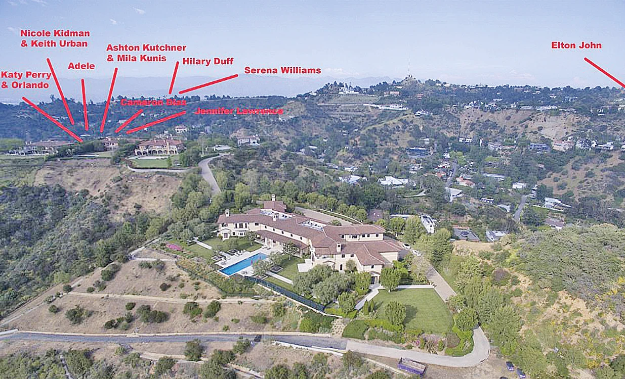 Vila de 18,5 milioane  de dolari se află în  vecinătatea caselor unor  staruri precum Samuel  L. Jackson, Katy Perry,  Jennifer Lawrence, Ashton  Kutcher şi Mila Kunis,  Adele şi Cameron Diaz 