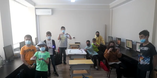 elevi cercul de robotica - foto arhiva ion teleşpan