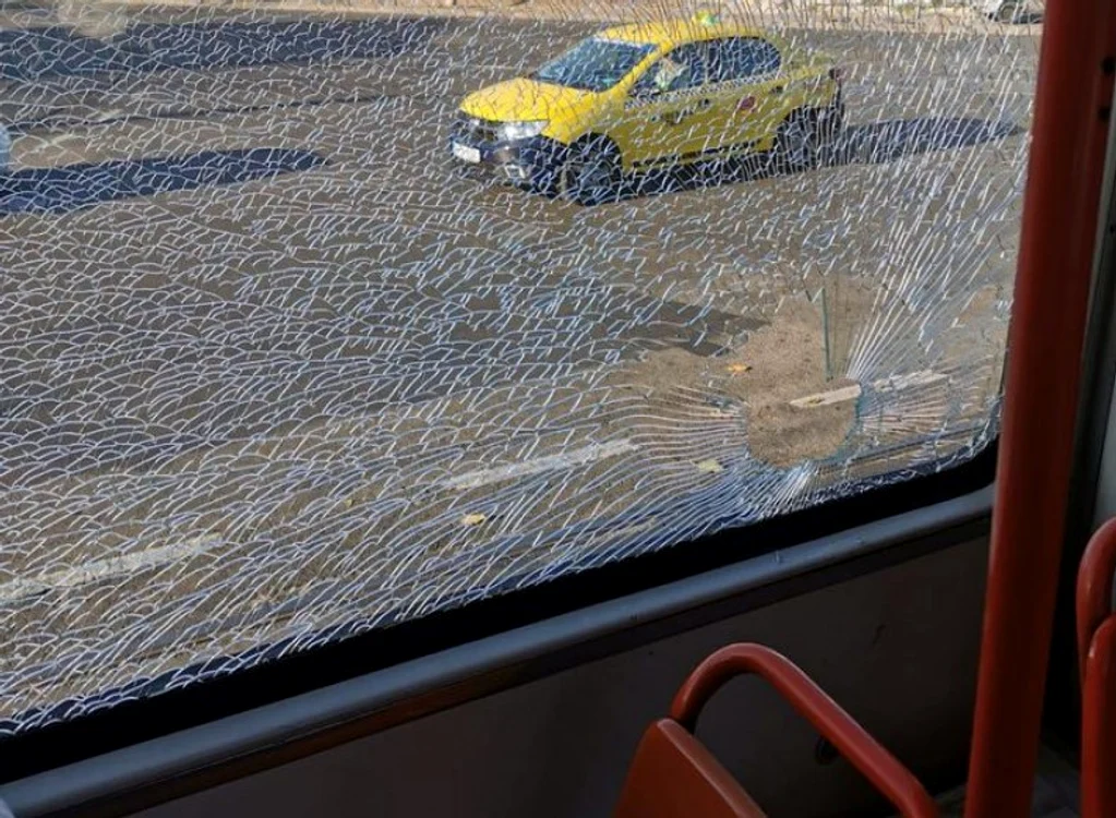 Un proiectil a intrat pe un geam și a ieșit pe geamul din partea opusăfoto: Digi24