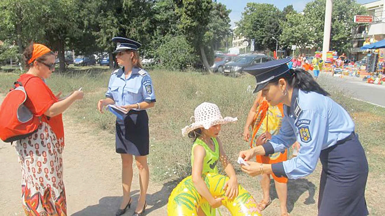 
    Turiştii sunt cele mai uşoare victime ale hoţilor ieşiţi la «vânătoare» pe Litoral  