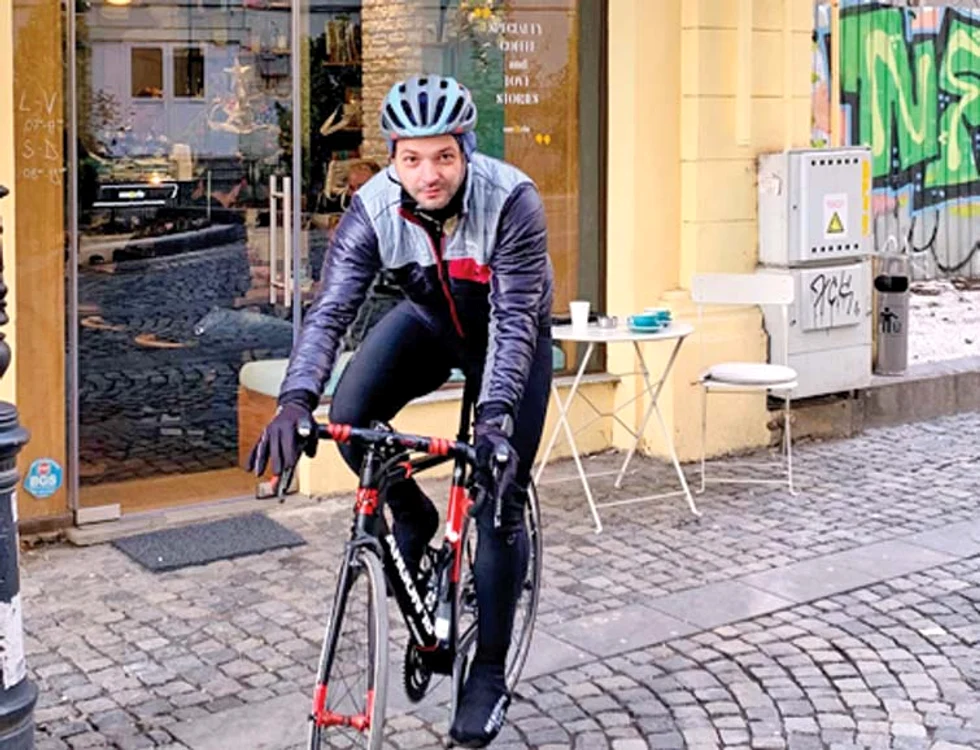 Mihai Morar  preferă să se plimbe  cu biclicleta câte  10 kilometri pe zi 