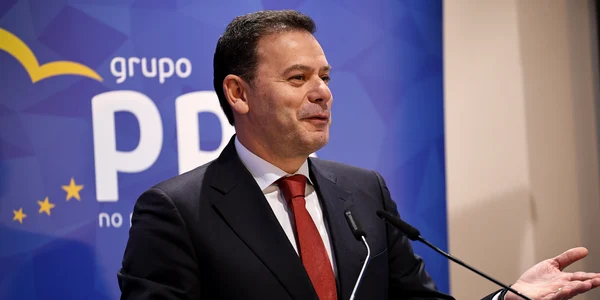 Luis Montenegro jpg