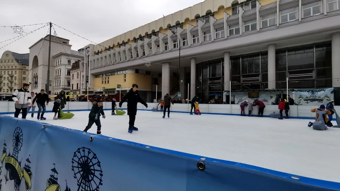 Patinoarul de la Târgul de Crăciun din Timișoara FOTO Ștefan Both