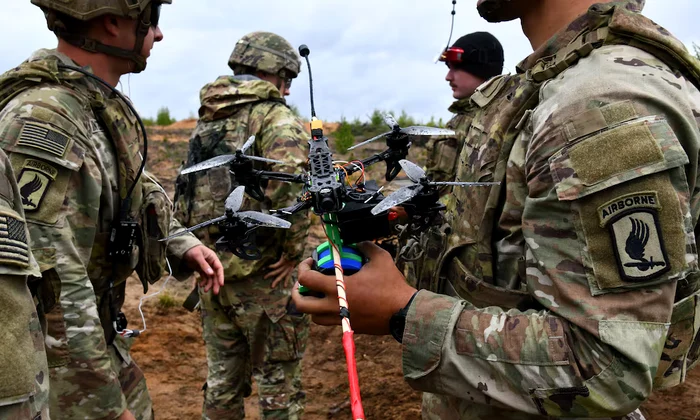 soldati americani cu drone jpg