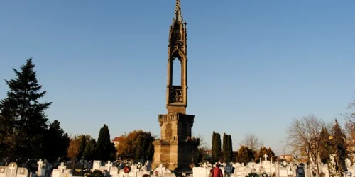 Monumentul Fidelităţii se află în Cimitirul Eroilor