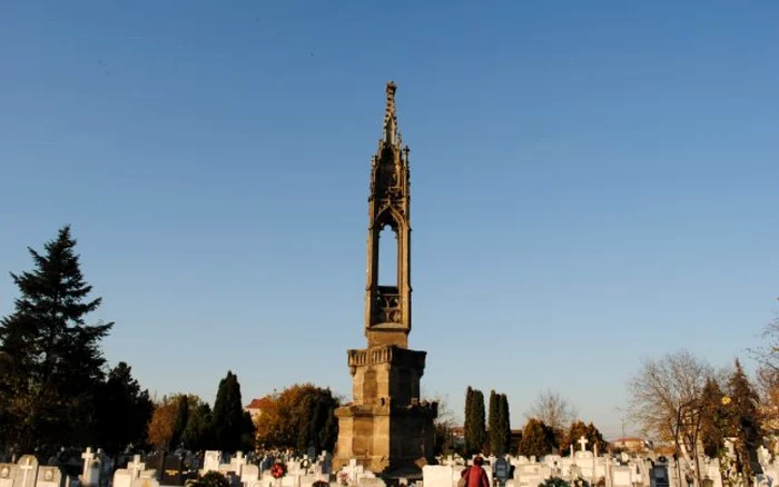 Coloana Fidelităţii se află în cimitirul din Calea Lipovei Foto: Ştefan Both