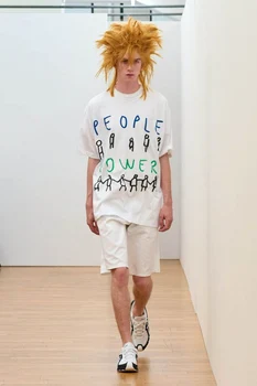 Comme des Garcons X Dan Perjovschi, prezentare de modă, iunie 2026. FOTO: comme-des-garcons.com