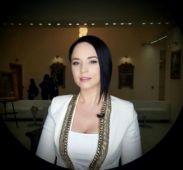 
    Andreea Marin este mereu aranjată impecabil când apare în publicFoto: Arhiva personală  