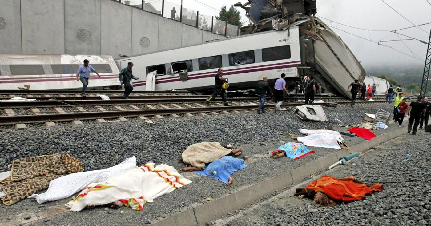 Trenul deraiat din Spania. FOTO: Reuters