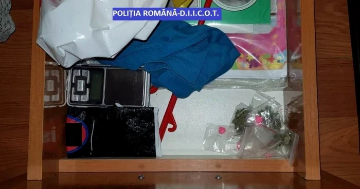 Drogurile găsite în urma percheziţiilor Foto: IPJ Brăila