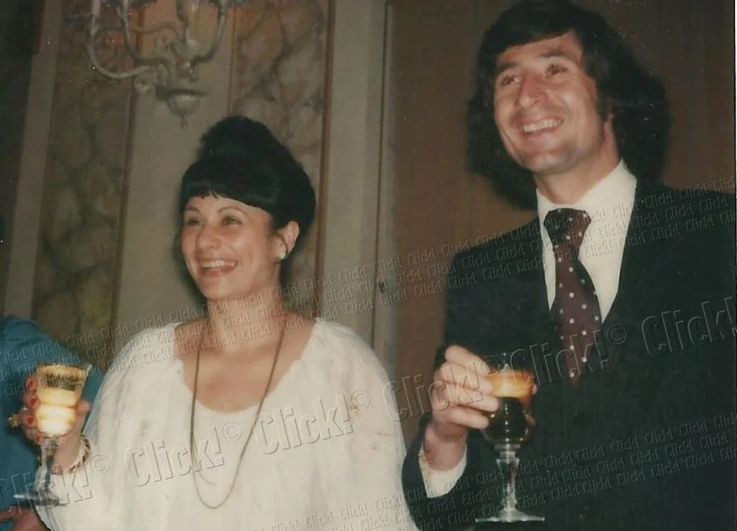 Cornel şi Silvia s-au  căsătorit în 1977,  la doi ani după ce  doamna Dinu a  terminat facultatea