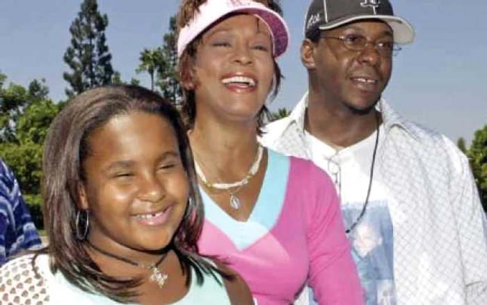 Whitney Houston, Bobby Brown şi fiica lor, Bobbi Kristina (azi în vârstă de 19 ani) în august 2004 Foto: Reuters