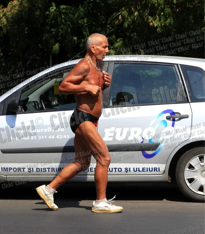 Un bărbat dezbrăcat aproape de tot a alergat pe Bulevardul Basarabia (Foto: Mihai Ionescu)