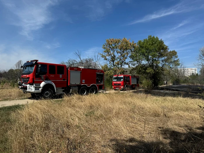 Pompierii intervin cu mai multe autospeciale FOTO: ISU București