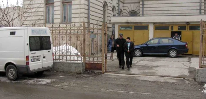 Preotul Gabriel Nucică a fost dus la Judecătorie FOTO:adevarul