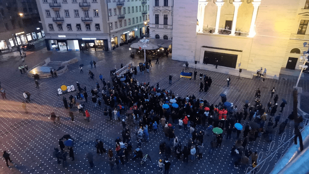 365 de lumânări aprinse pentru 365 de zile de război în Ucraina. Moment emoționant la Timișoara VIDEO