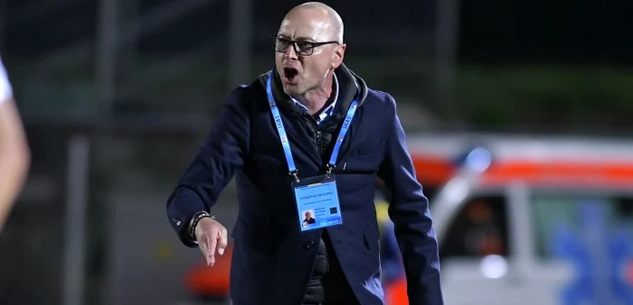 Leo Grozavu, exploziv pe margine  