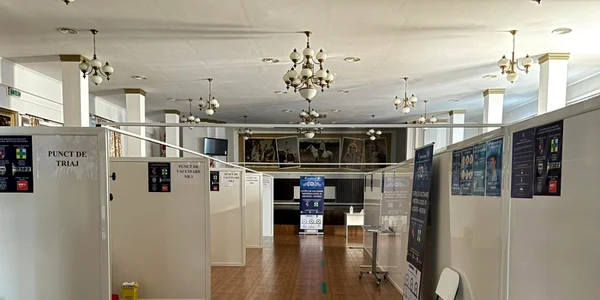 centru vaccinare racovita mioveni