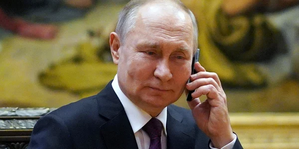 Vladimir Putin vorbeste la telefon FOTO Profimedia 