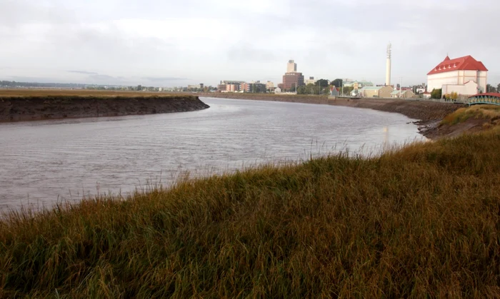 Râul Petitcodiac din oraşul Moncton provincia New Brunswick FOTO SHUTTERSTOCK