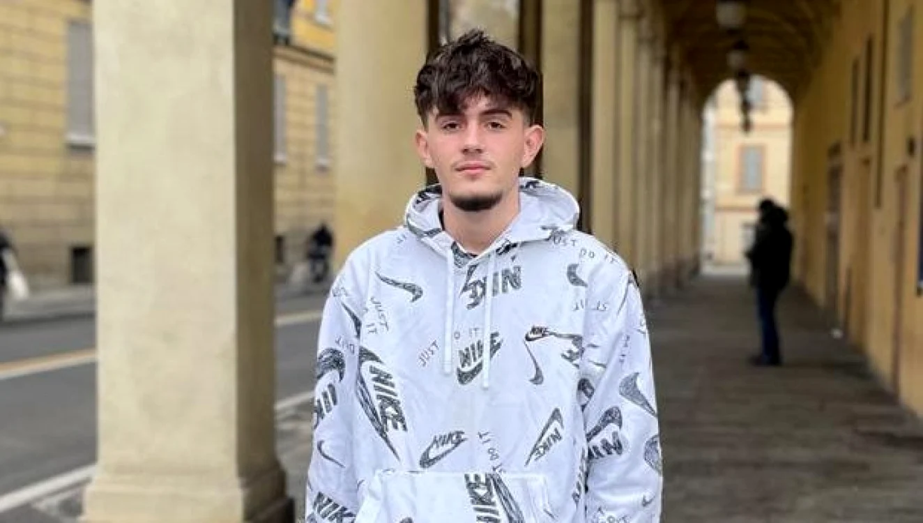 Marinel Răzvan Roşu are 18 ani şi învaţă la un liceu din Piteşti FOTO: arhiva personală