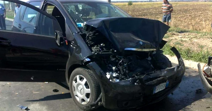 Autoturismul Mercedes a ieşit cel mai "şifonat" din accident