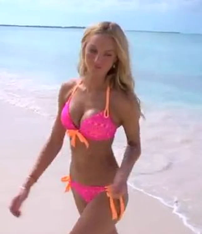 
    Modelele de la Victoria's Secret s-au întrecut în frumuseţe  