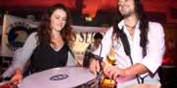 Felix Moldovan alături de  instrumentista Viorela Cioban