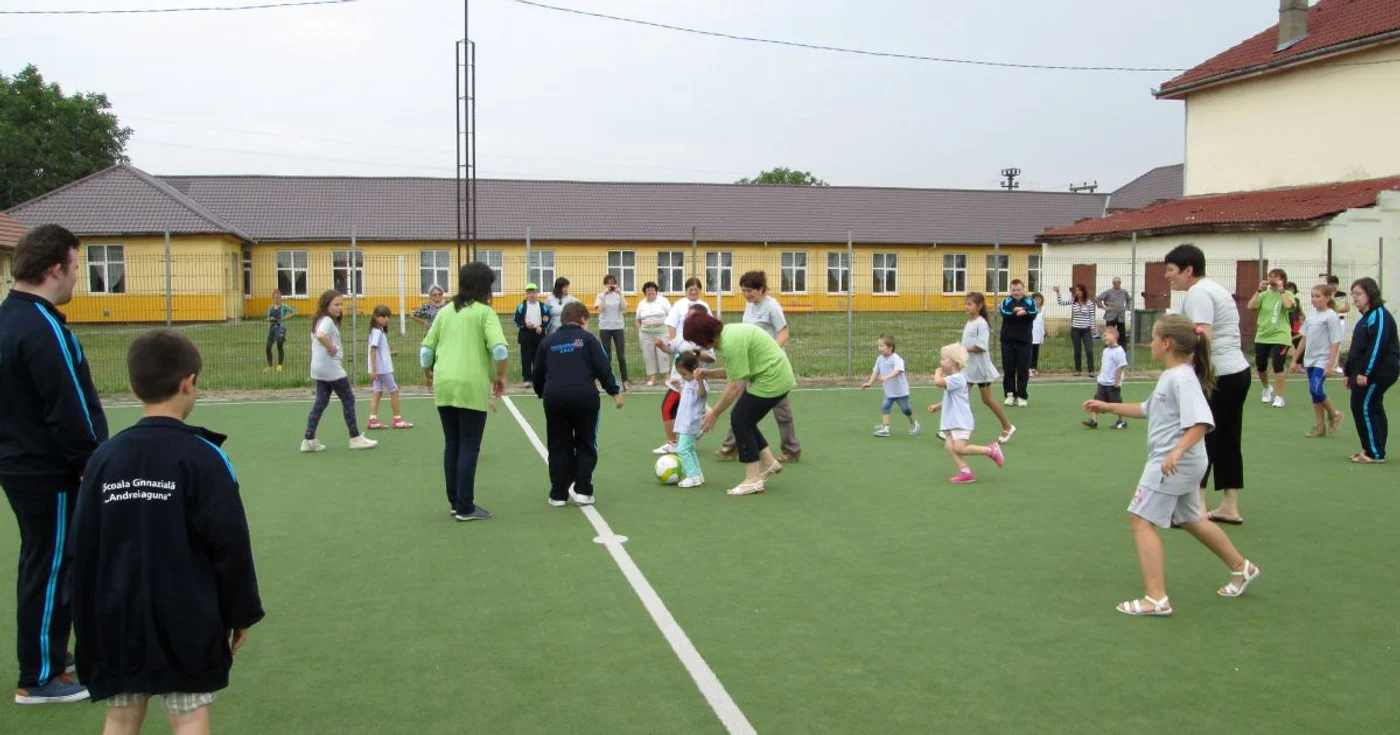 Echipa “Luptătorii”  au  jucat fotbal unificat împreună cu elevii de la Şcoala Gimnazială „Andrei Şaguna”, echipa „Vitejii”