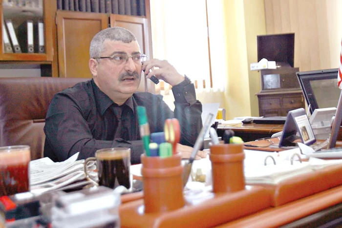 Chiar dacă nu mai are loc de muncă, Daniela continuă să-şi facă meseria acasă (Foto: Roberto Sălceanu)