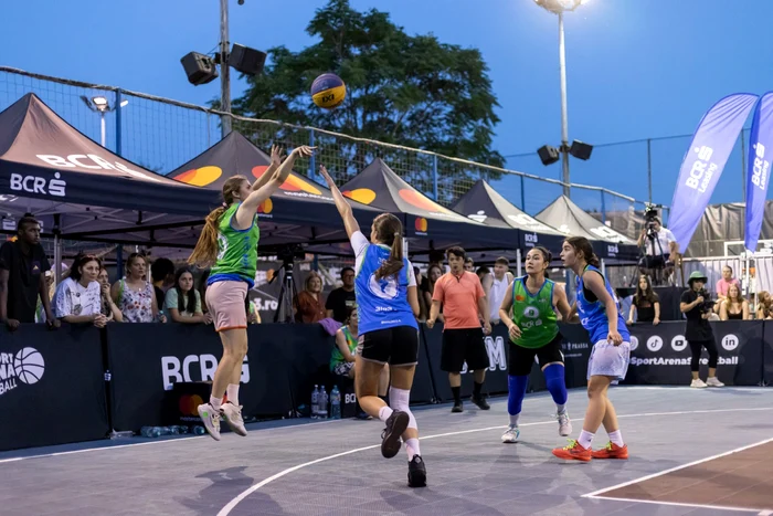 Meciurile de baschet 3x3 oferă faze spectaculoase.