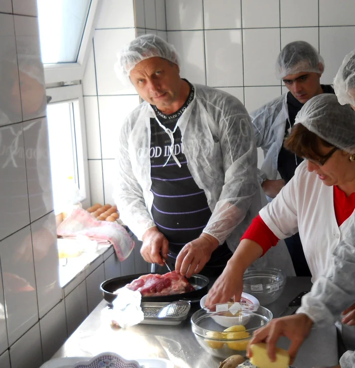 Deţinuţii au învăţat să gătească Foto: Penitenciarul Focşani