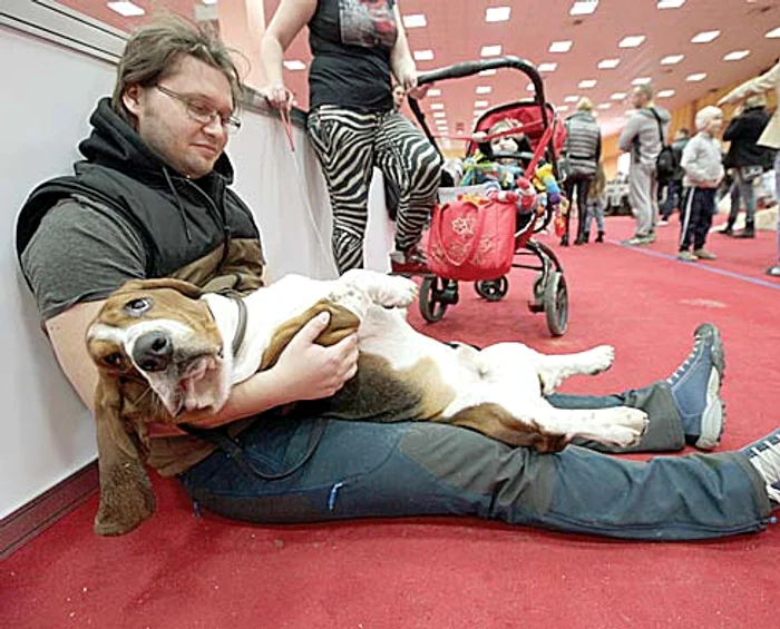 „Ce, voi nu vă relaxaţi aşa?”