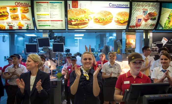2014: restaurant McDonald’s la Moscova, cu tot cu personalul zâmbitor